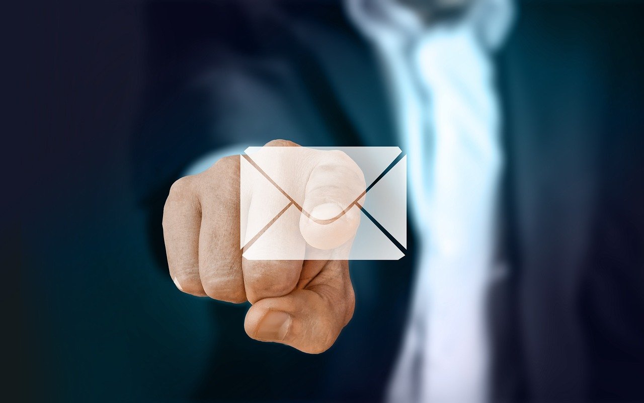 Email - 9 examples to respond like a boss - infographic