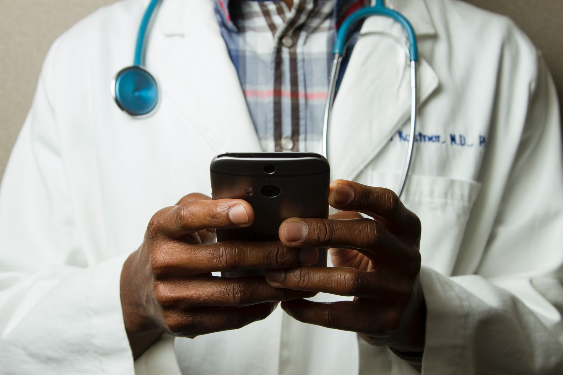 Top 5 Reasons Why You Should Use Healthcare Apps