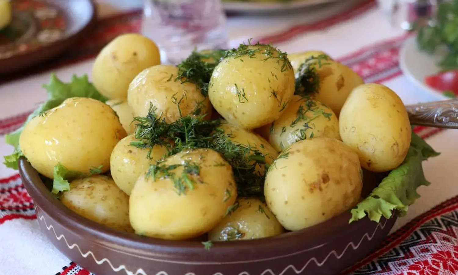 The little-known danger of rotten potatoes - It releases a deadly gas that kills in minutes!